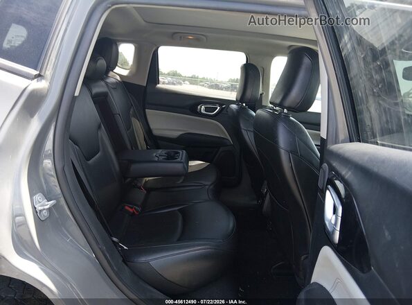 3C4NJDCB1NT113408 2022 JEEP COMPASS Gray VIN կոդի պիտակի տեսք