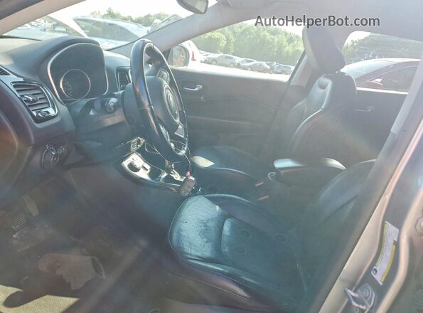 3C4NJDCB2KT639476 2019 JEEP COMPASS Silver Вид салону спереду