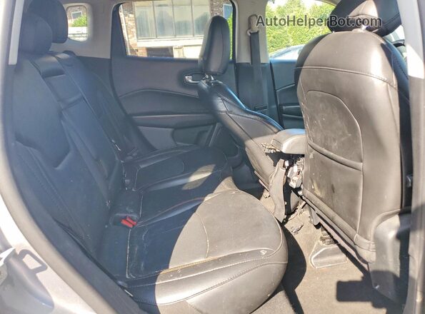 3C4NJDCB2KT639476 2019 JEEP COMPASS Silver Вид задньої частини салону