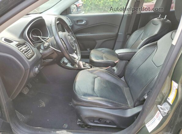 3C4NJDCB2KT827821 2019 JEEP COMPASS Зеленый Вид салона спереди
