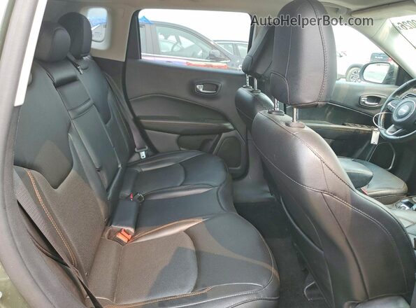 3C4NJDCB2KT827821 2019 JEEP COMPASS Зеленый Вид задней части салона