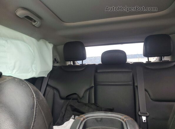 3C4NJDCB3JT206912 2018 JEEP COMPASS White Rear seats view