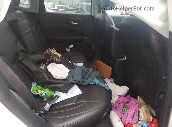 3C4NJDCB3JT206912 2018 JEEP COMPASS White Rear interior view
