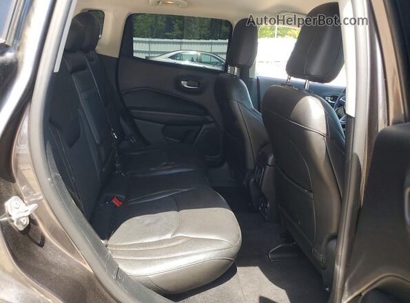 3C4NJDCB3JT266253 2018 JEEP COMPASS Серый Вид задней части салона
