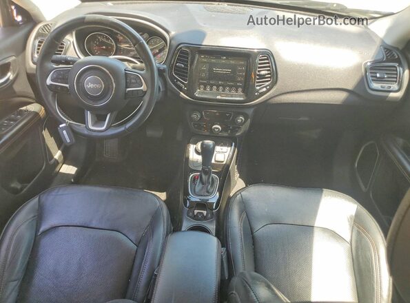 3C4NJDCB3JT266253 2018 JEEP COMPASS Серый Вид панели приборов