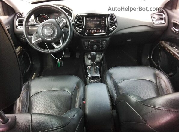 3C4NJDCB3JT282646 2018 JEEP COMPASS Gray Vista del salpicadero