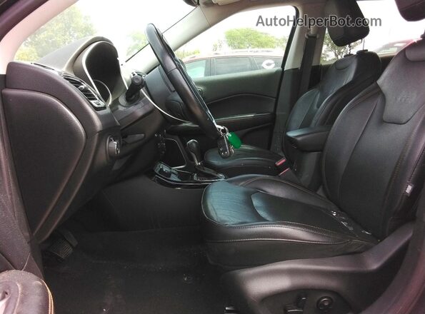 3C4NJDCB3JT282646 2018 JEEP COMPASS Gray Vista interior delantera