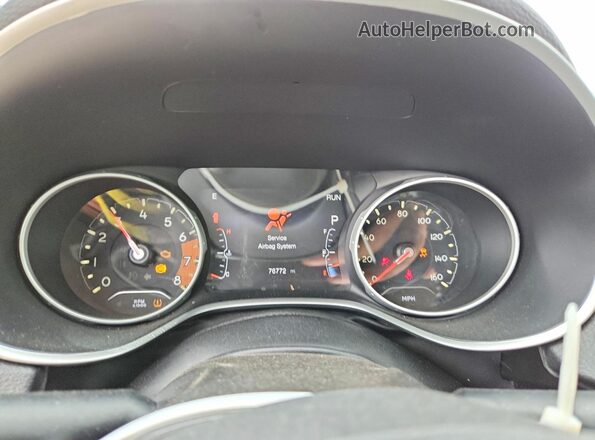 3C4NJDCB3JT457882 2018 JEEP COMPASS Gray Widok zestawu wskaźników