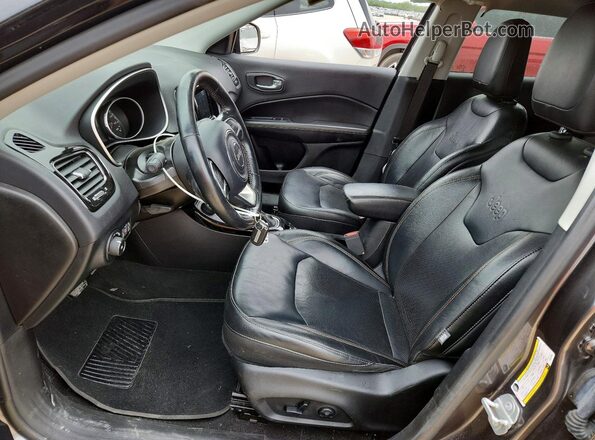 3C4NJDCB3JT457882 2018 JEEP COMPASS Gray Widok wnętrza z przodu