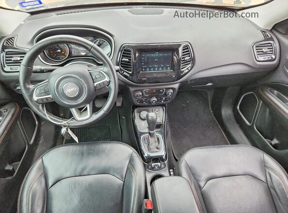 3C4NJDCB3JT457882 2018 JEEP COMPASS Gray Widok deski rozdzielczej