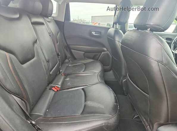 3C4NJDCB3MT576035 2021 JEEP COMPASS Black Вид задньої частини салону