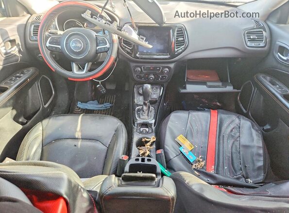 3C4NJDCB4HT631209 2017 JEEP COMPASS Черный Вид панели приборов