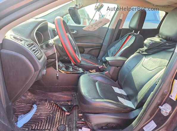 3C4NJDCB4HT631209 2017 JEEP COMPASS Черный Вид салона спереди