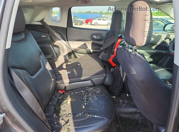 3C4NJDCB4HT631209 2017 JEEP COMPASS Черный Вид задней части салона