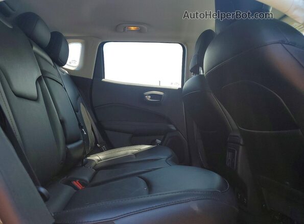 3C4NJDCB4KT826511 2019 JEEP COMPASS Green Vista interior trasera