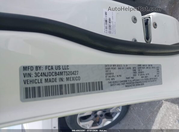 3C4NJDCB4MT520427 2021 JEEP COMPASS White Vista del compartimento del motor