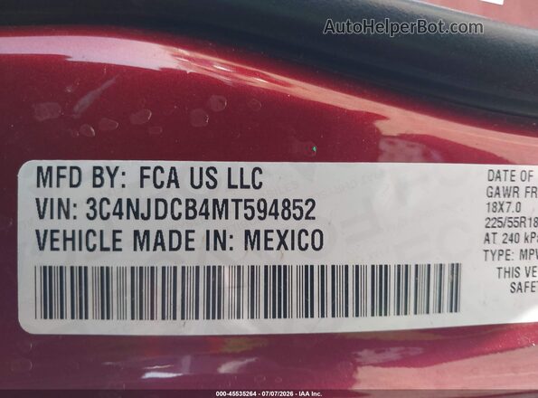 3C4NJDCB4MT594852 2021 JEEP COMPASS Red Vista del compartimento del motor