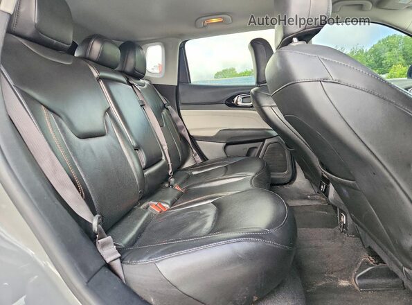 3C4NJDCB4NT165373 2022 JEEP COMPASS Gray Вид задньої частини салону