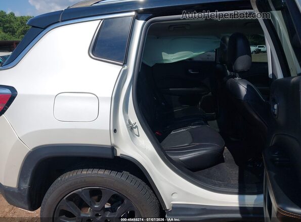 3C4NJDCB5HT688910 2017 JEEP COMPASS White VIN կոդի պիտակի տեսք