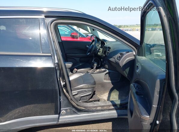3C4NJDCB5JT199364 2018 JEEP COMPASS Black წინა სალონის ხედი