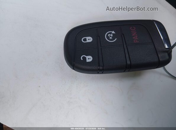 3C4NJDCB5JT320703 2018 JEEP COMPASS Red Առջևի վահանակի տեսք