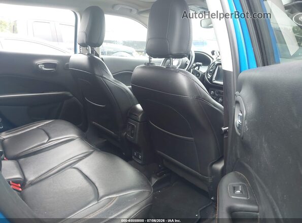 3C4NJDCB5JT456572 2018 JEEP COMPASS Blue VIN կոդի պիտակի տեսք