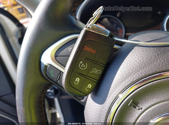 3C4NJDCB5JT457124 2018 JEEP COMPASS White Вид панелі приладів