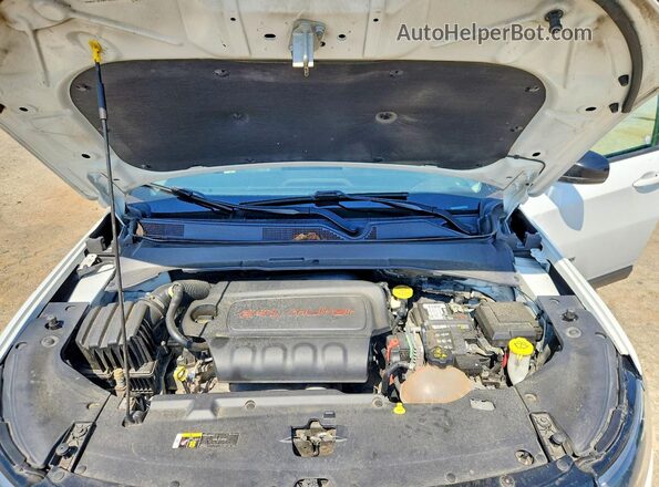 3C4NJDCB5NT224558 2022 JEEP COMPASS White Engine compartment view