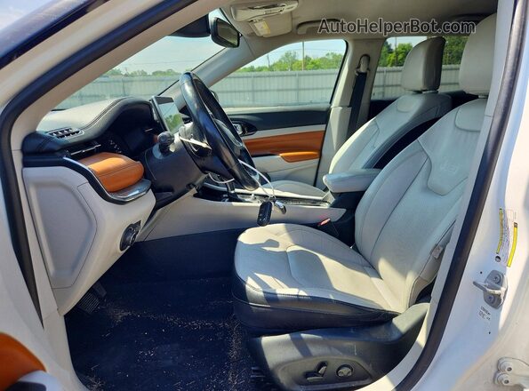 3C4NJDCB5NT224558 2022 JEEP COMPASS White Front interior view