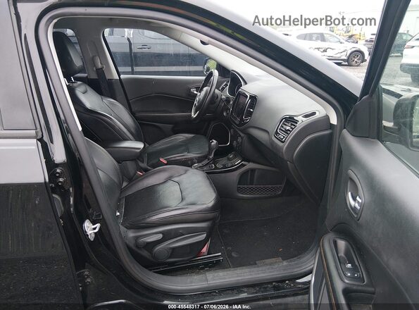 3C4NJDCB6JT131848 2018 JEEP COMPASS Black Front interior view