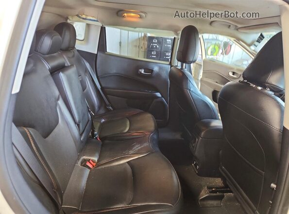 3C4NJDCB6LT175271 2020 JEEP COMPASS Белый Вид задней части салона