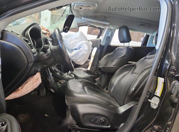 3C4NJDCB7JT199429 2018 JEEP COMPASS Black Widok wnętrza z przodu