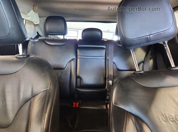 3C4NJDCB7JT199429 2018 JEEP COMPASS Black Widok tylnych siedzeń