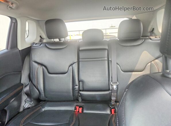 3C4NJDCB7KT753411 2019 JEEP COMPASS Silver Rear seats view