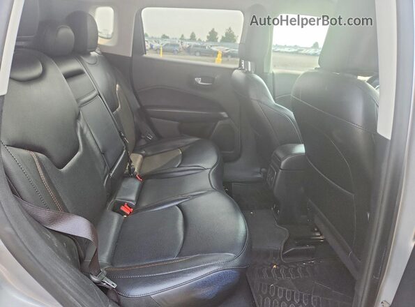 3C4NJDCB7KT753411 2019 JEEP COMPASS Silver Rear interior view
