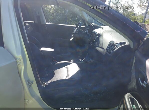 3C4NJDCB7LT106959 2020 JEEP COMPASS White Front interior view