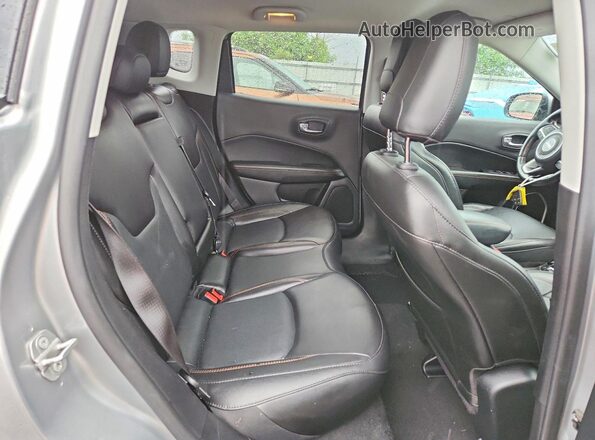 3C4NJDCB7LT163808 2020 JEEP COMPASS Серебряный Вид задних сидений