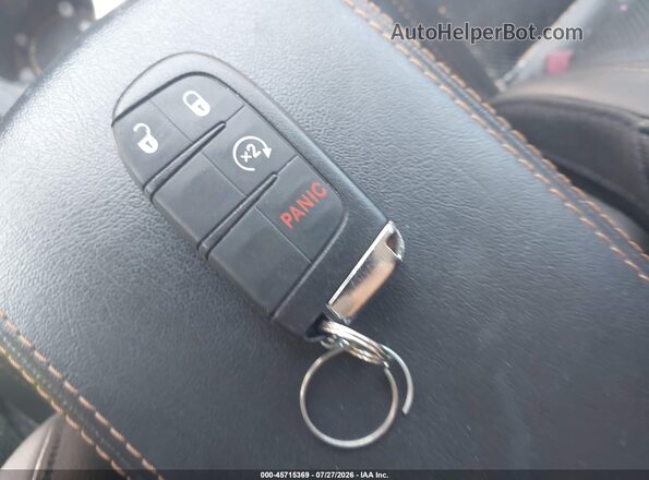 3C4NJDCB8JT112010 2018 JEEP COMPASS Red Вид панелі приладів