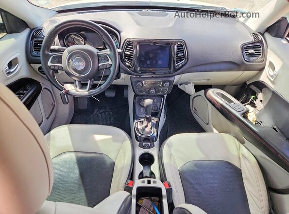 3C4NJDCB8JT114923 2018 JEEP COMPASS White Dashboard view