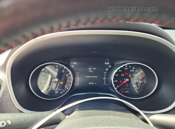 3C4NJDCB8JT114923 2018 JEEP COMPASS White Instrument cluster view