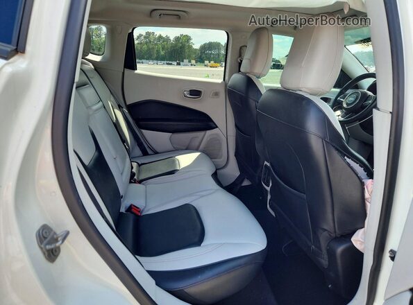 3C4NJDCB8JT114923 2018 JEEP COMPASS White Rear interior view