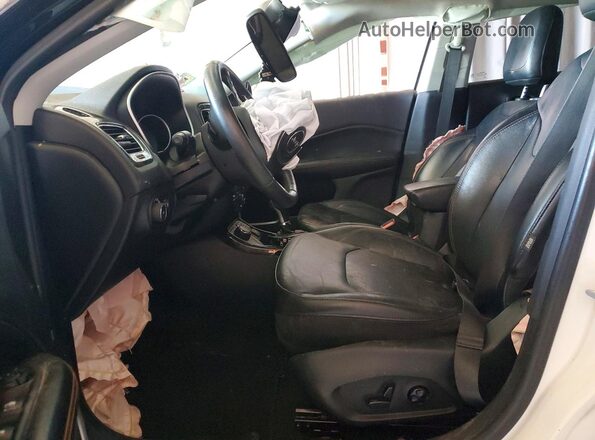 3C4NJDCB9JT209569 2018 JEEP COMPASS White Widok wnętrza z przodu