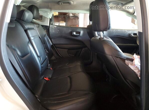 3C4NJDCB9JT209569 2018 JEEP COMPASS White Widok wnętrza z tyłu