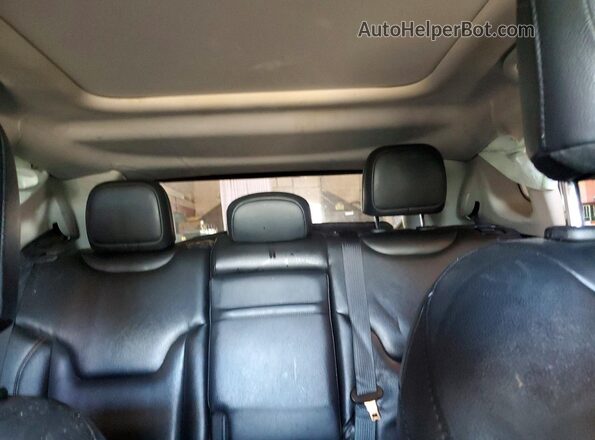 3C4NJDCB9JT209569 2018 JEEP COMPASS White Widok tylnych siedzeń