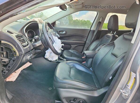 3C4NJDCB9JT456963 2018 JEEP COMPASS Gray Front interior view
