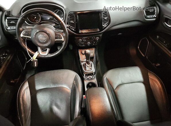 3C4NJDCB9KT747450 2019 JEEP COMPASS Silver Widok deski rozdzielczej