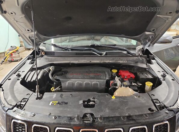 3C4NJDCB9KT747450 2019 JEEP COMPASS Silver Widok wnętrza z tyłu