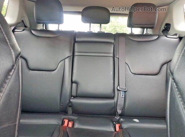 3C4NJDCB9KT812670 2019 JEEP COMPASS Red უკანა სავარძლების ხედი