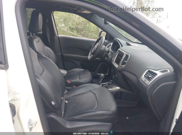 3C4NJDCB9LT119261 2020 JEEP COMPASS White Front interior view