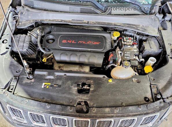 3C4NJDCB9LT168122 2020 JEEP COMPASS Black Вид задньої частини салону